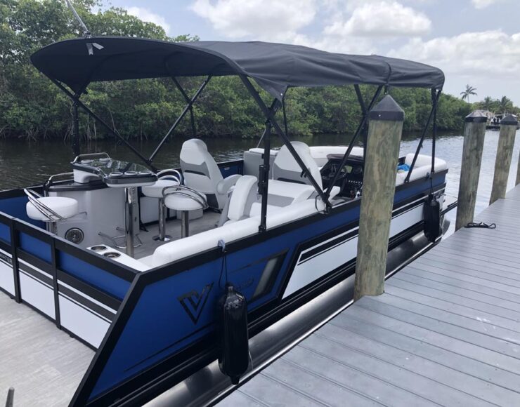 Viaggio pontoon boat